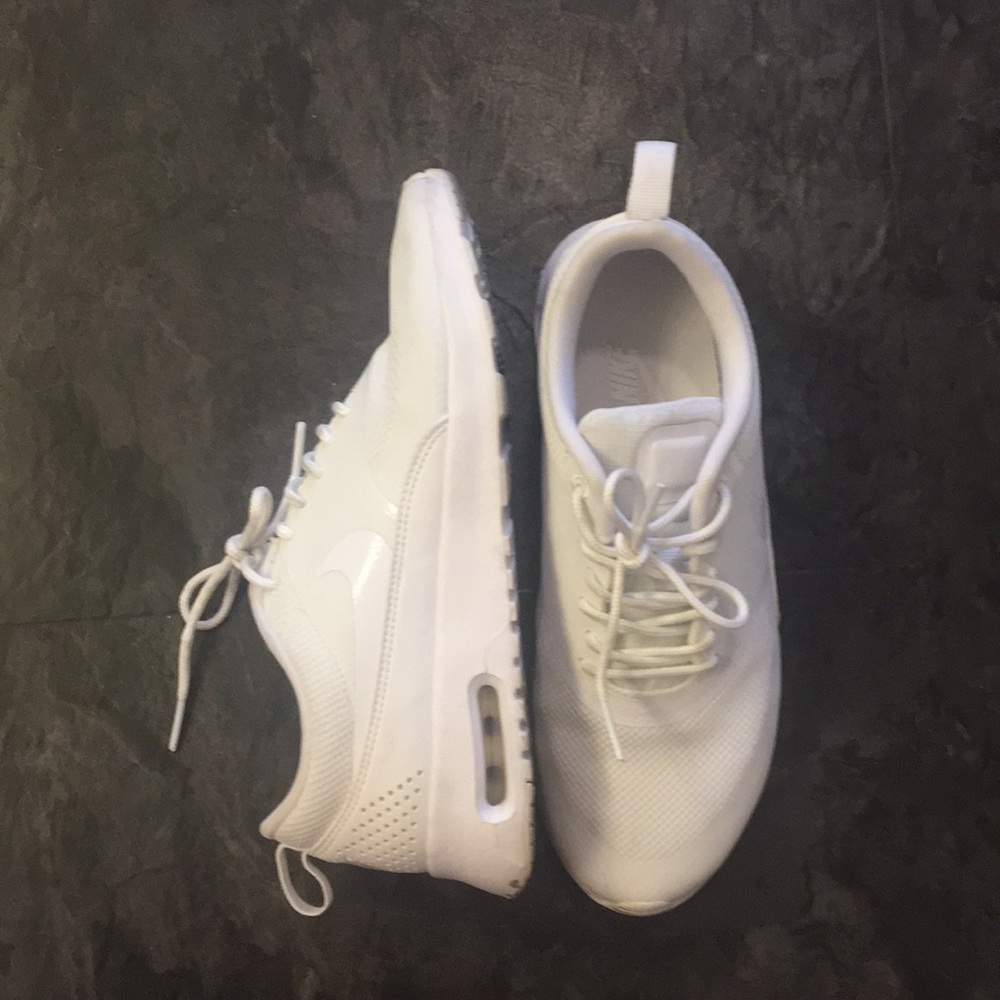 Nike tennis shoes